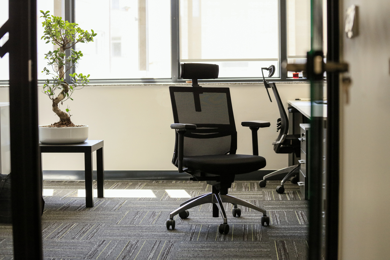 Une chaise de bureau ergonomique et abordable pour travailler dans le confort